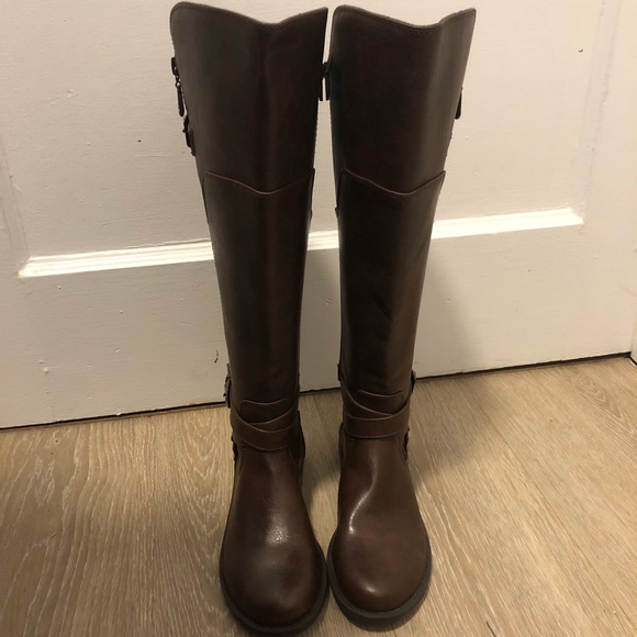 Guess winter snow boots size 6 - Picture 3 of 9